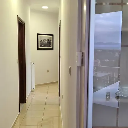 Physis Apt- Big Comfortable With View Apartment *